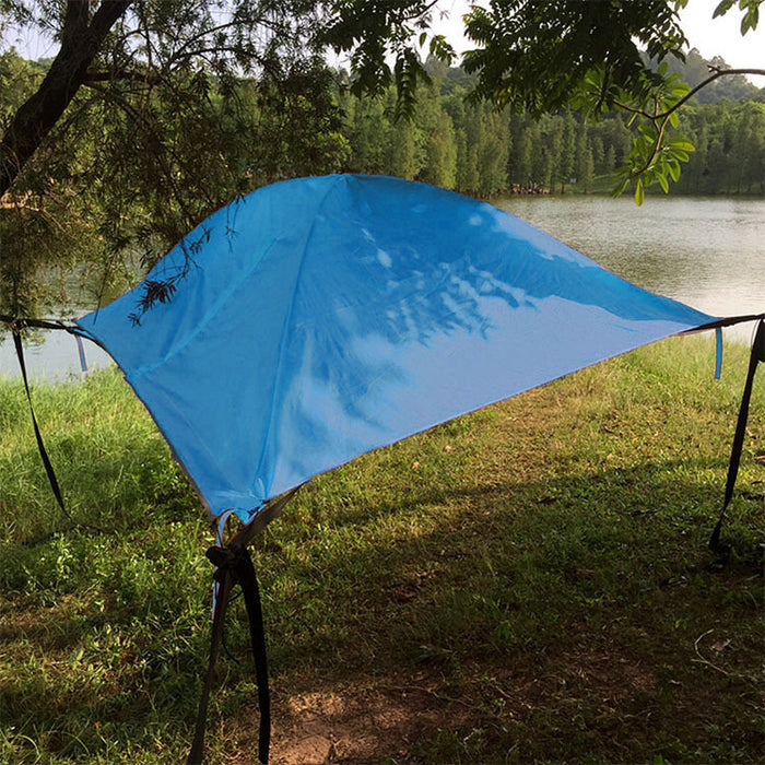 Camping et chasse en plein air avec tente suspendue hors sol