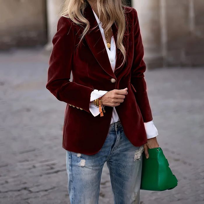 Élégant blazer en velours galbant avec une touche raffinée