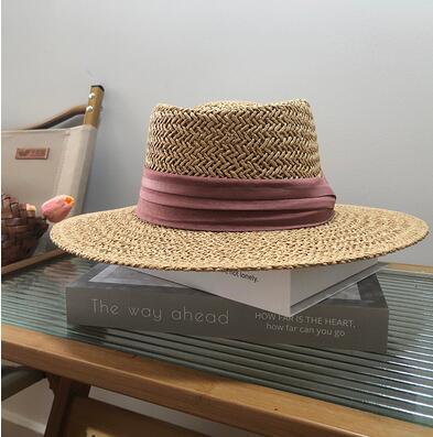 Chapeau de soleil tendance pour la plage, tissé