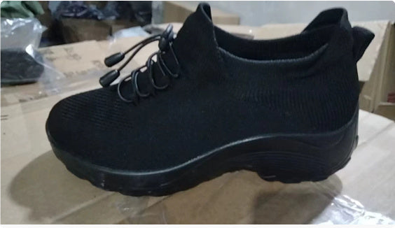 Chaussures de sport pour femmes grandes tailles, chaussettes de sport respirantes et élastiques tissées, style chaussettes de sport tissées.