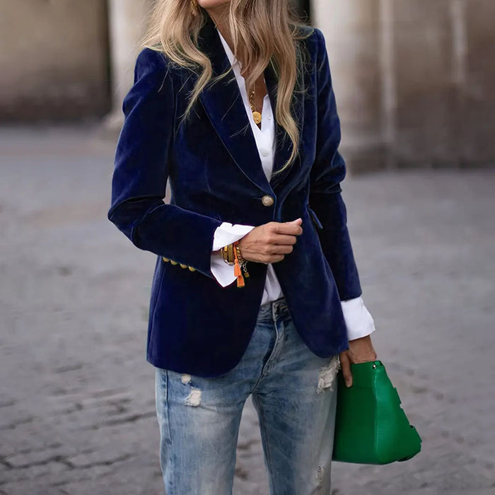 Élégant blazer en velours galbant avec une touche raffinée