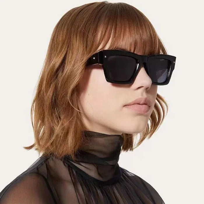 Nouvelles Lunettes de Soleil Carrées Irrégulières Homme Rétro Tendance Rivets Luxe UV400 Femme Lunettes de Soleil Bleues Marque Oculus