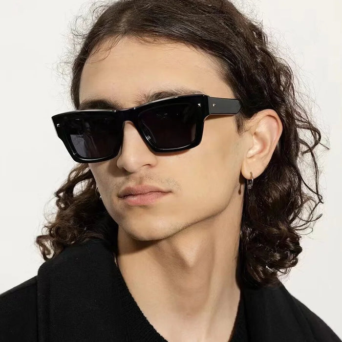 Nouvelles Lunettes de Soleil Carrées Irrégulières Homme Rétro Tendance Rivets Luxe UV400 Femme Lunettes de Soleil Bleues Marque Oculus