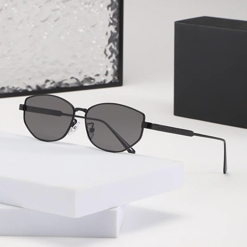 VIOLA MAG Luxury Vintage Cat Eye Sunglasses, High-Quality Vintage Glasses, Fashionable Irregular Style, Free Suede Storage Pouch