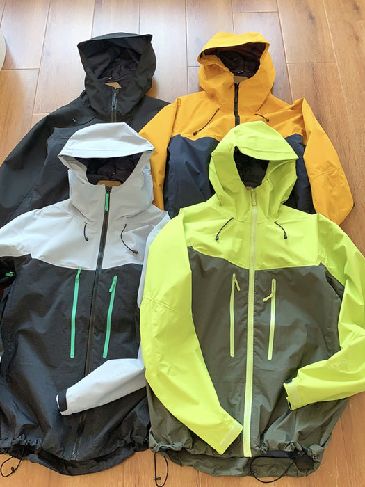 Veste imperméable à capuche entièrement collée sous pression