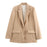 Le blazer décontracté à manches longues est confectionné dans un tissu satiné soyeux.
