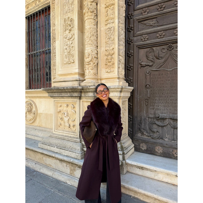 Manteau en laine tendance pour femme avec col chic bordé de fourrure (vu sur Instagram)