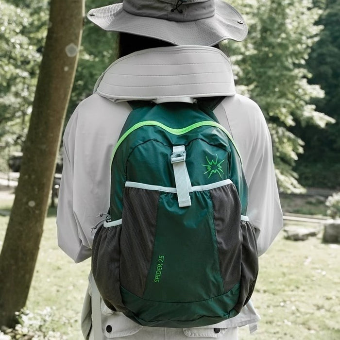 Mochila ligera y portátil para montañismo, práctica para viajes y escalada en montaña.